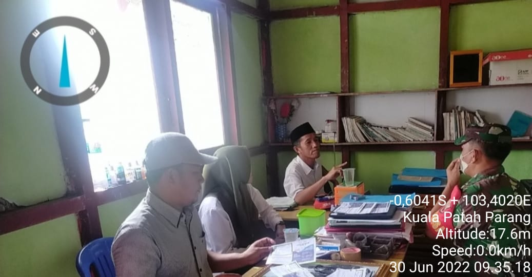 Melalui Komsos, Tingkatkan Jalin Komunikasi Oleh Sertu Bendri. A