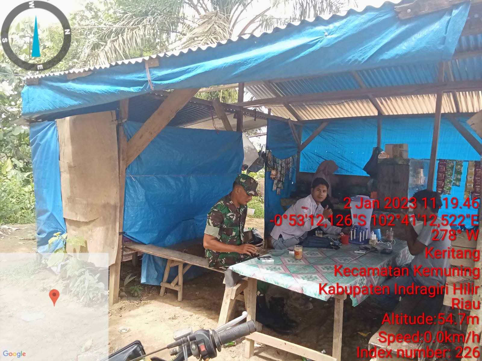 Mempererat Silaturahmi Melalui Komsos Babinsa Koramil 09/Kemuning di Binaan