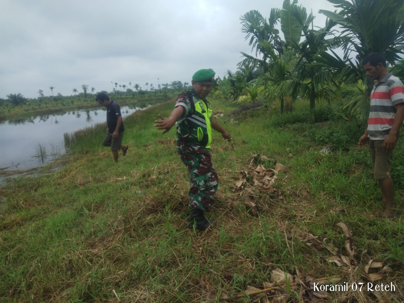 Sosialisasi dan Patroli Karhutla di Desa Binaan Bersama Babinsa Koramil 07/Reteh
