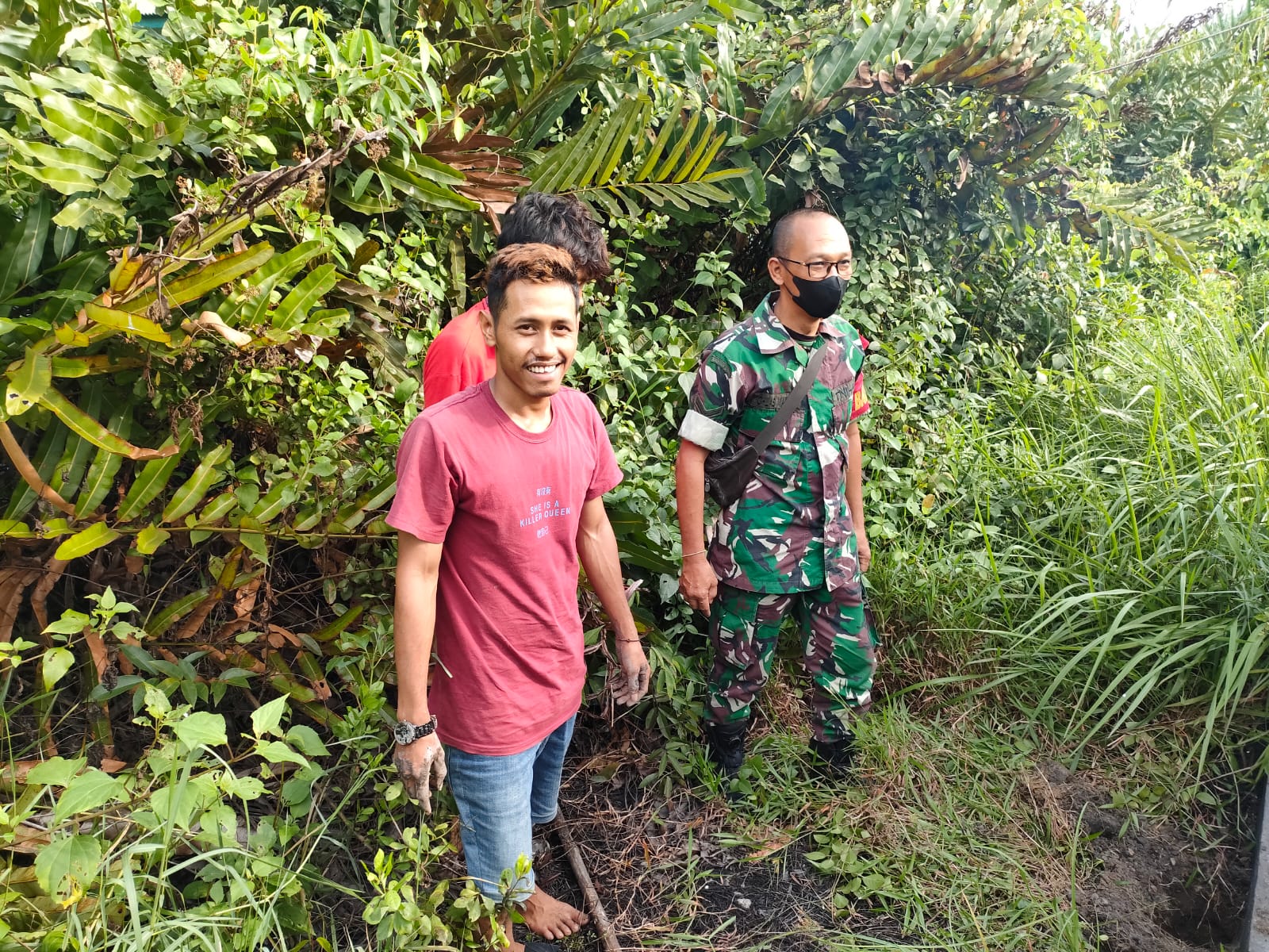 Himbauan Kepada Warga Oleh Babinsa Koramil 04/Kuindra Agar Tidak Membuka Lahan Dengan Cara Membakar