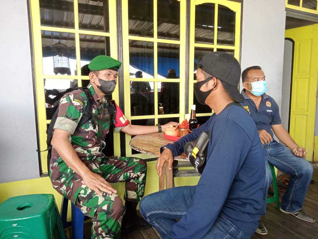 Koramil 04 /Kuindra Melakukan Himbauan Kepada Warga Untuk Menghindari Miras