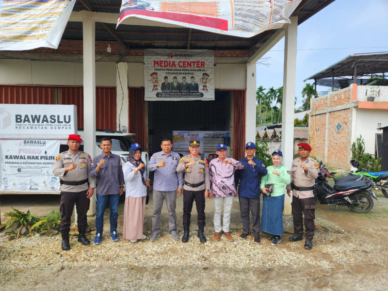 Perkuat Sinergitas, Kapolsek Kempas bersama Ketua PPK Sambangi Kantor Panwascam Kempas