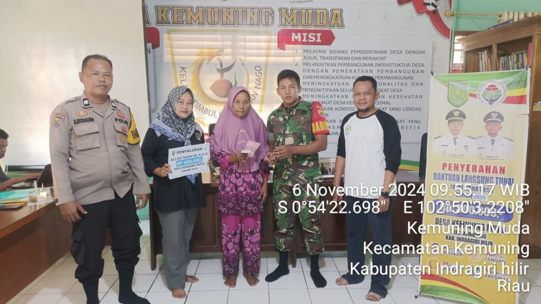 Danramil 09/Kmg Dampingi Penyaluran Dana BLT Kepada Masyarakat Setempat