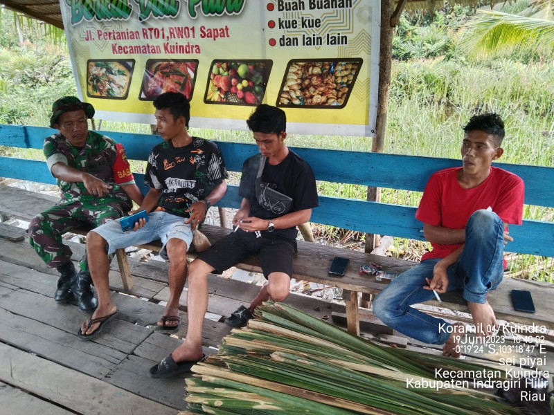 Rutinitas Babinsa Koramil 04/Kuindra Dalam Mempererat Silaturahmi Antar Sesama