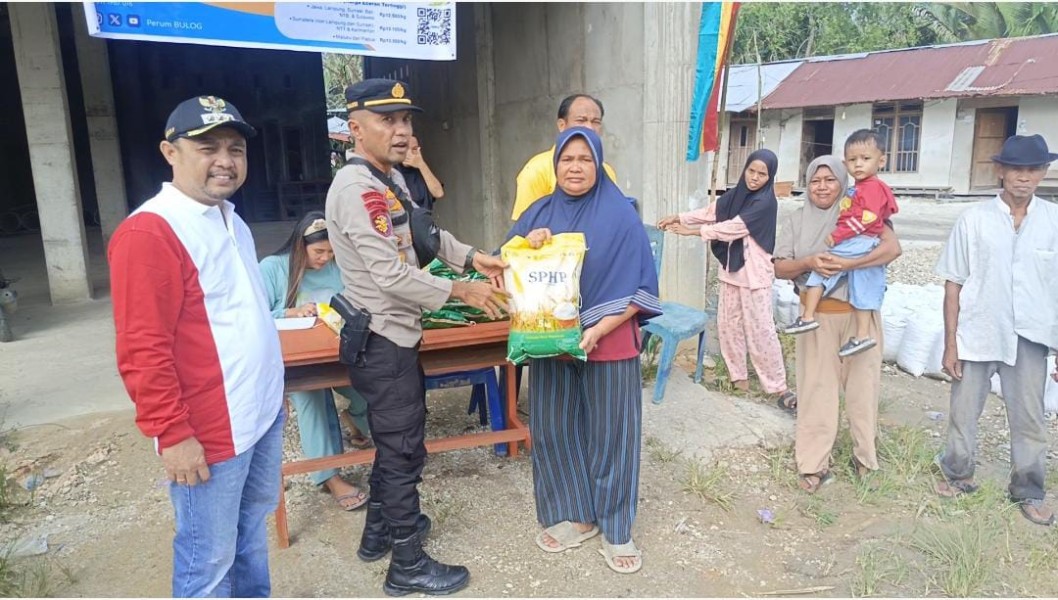 Dukung Program Pemerintah dan Jaga Kestabilan Harga Polsek Enok Gelar Pasar Murah Beras SPHP