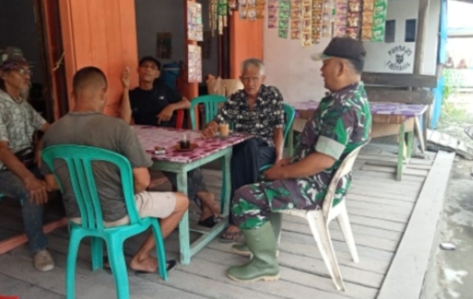 Babinsa 05/Gas Serma Tota Simbolon Rutin Lakukan Komunikasi Sosial Bersama Masyarakat Gaung