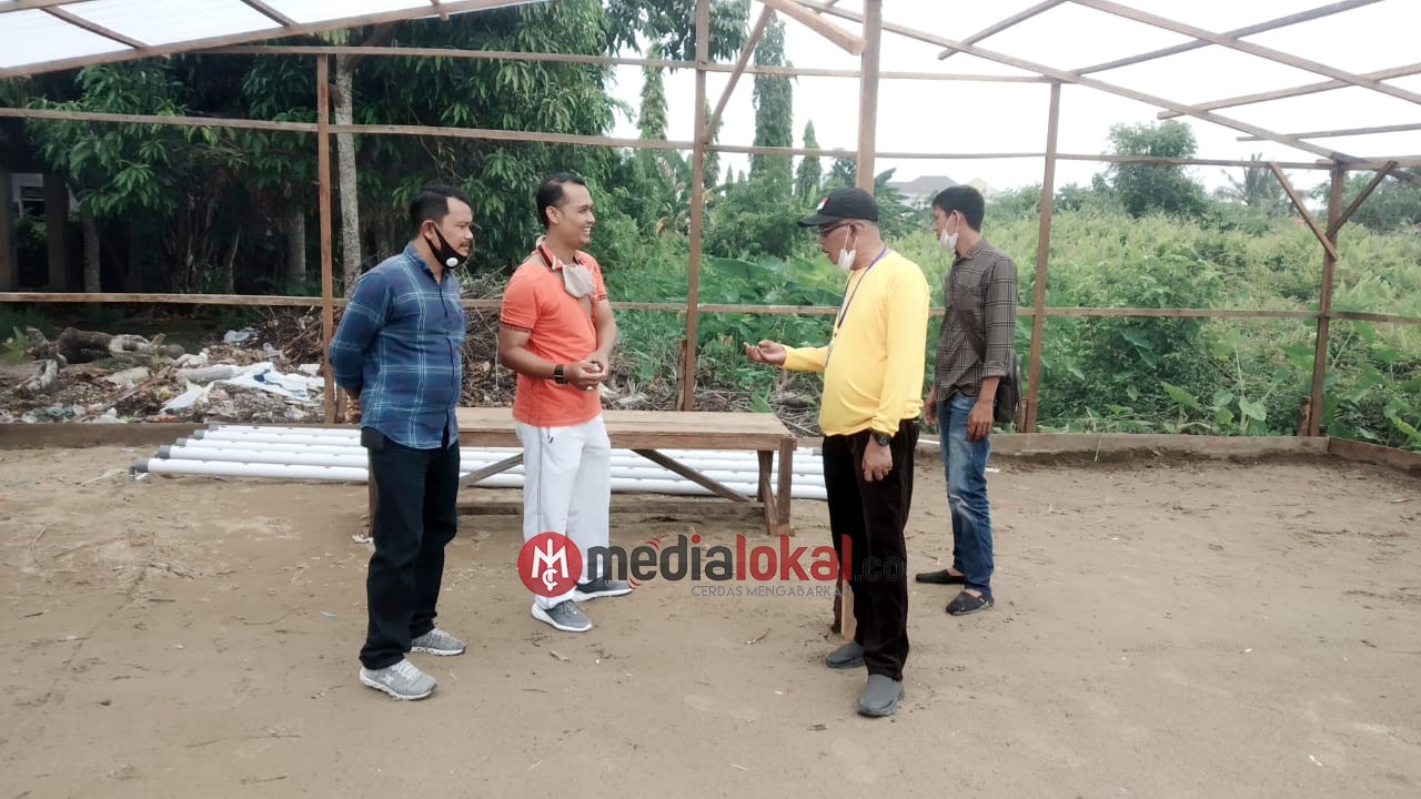 Dukung Program Hanpangan FKWI, Marlis Syarif Tinjau Proses Pengolahan Lahan Hidroponik 