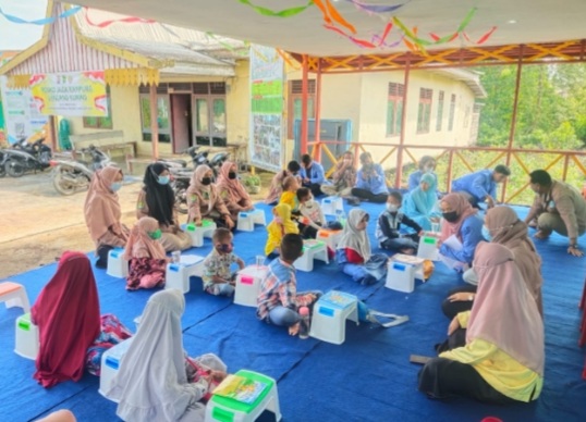 Taman Belajar Tingkat SD Oleh Tim KUKERTA Pengabdian Masyarakat UNRI di Kecamatan Tanah Merah