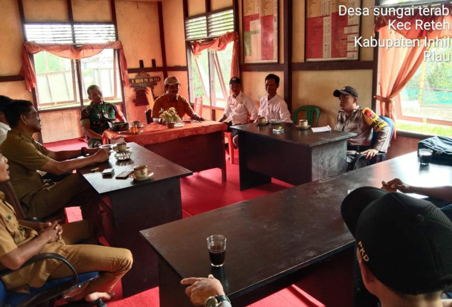 Bersama Perangkat Desa, Koramil 07/Reteh Jalin Silaturahmi dan Kebersamaan Melalui Komsos