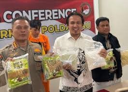 Polda Riau Gagalkan Pengiriman 9 Kg sabu dan 9 Ribu Pil Ekstasi Masuk Pekanbaru