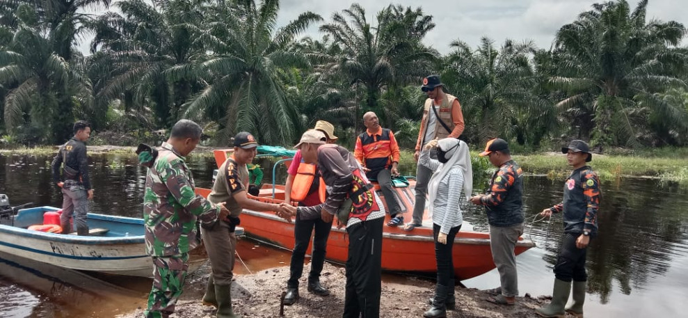 Babinsa 03/Tpl Beserta Tim Gabungan Lakukan Pemantauan Kondisi Banjir