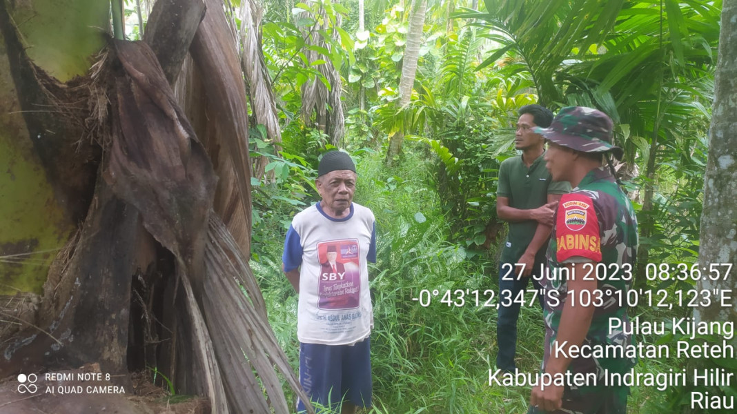 Babinsa Koramil 07/Reteh Patroli dan Mensosialisasikan Karhutla di Wilayah Binaan