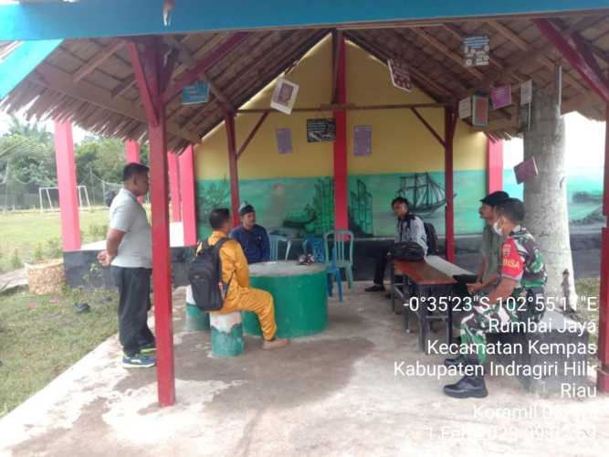 Tingkatkan Hubungan Kerja, Babinsa Koramil 03/Tpl Lakukan Komsos