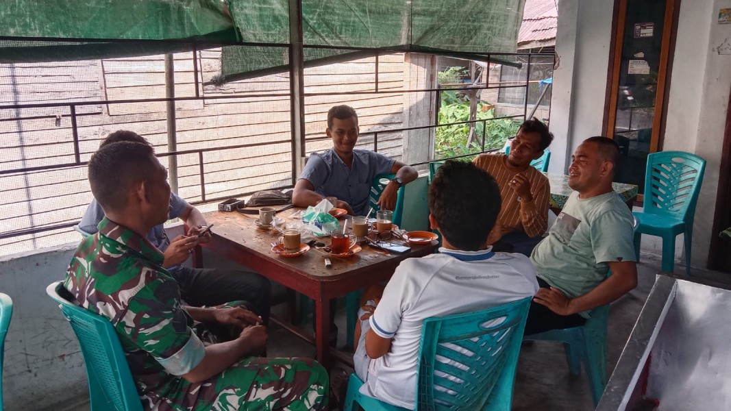 Babinsa Koramil 07/RTH Laksanakan Pengawasan SDM di Desa Pandan Sari Masyarakat Sambut Antusias