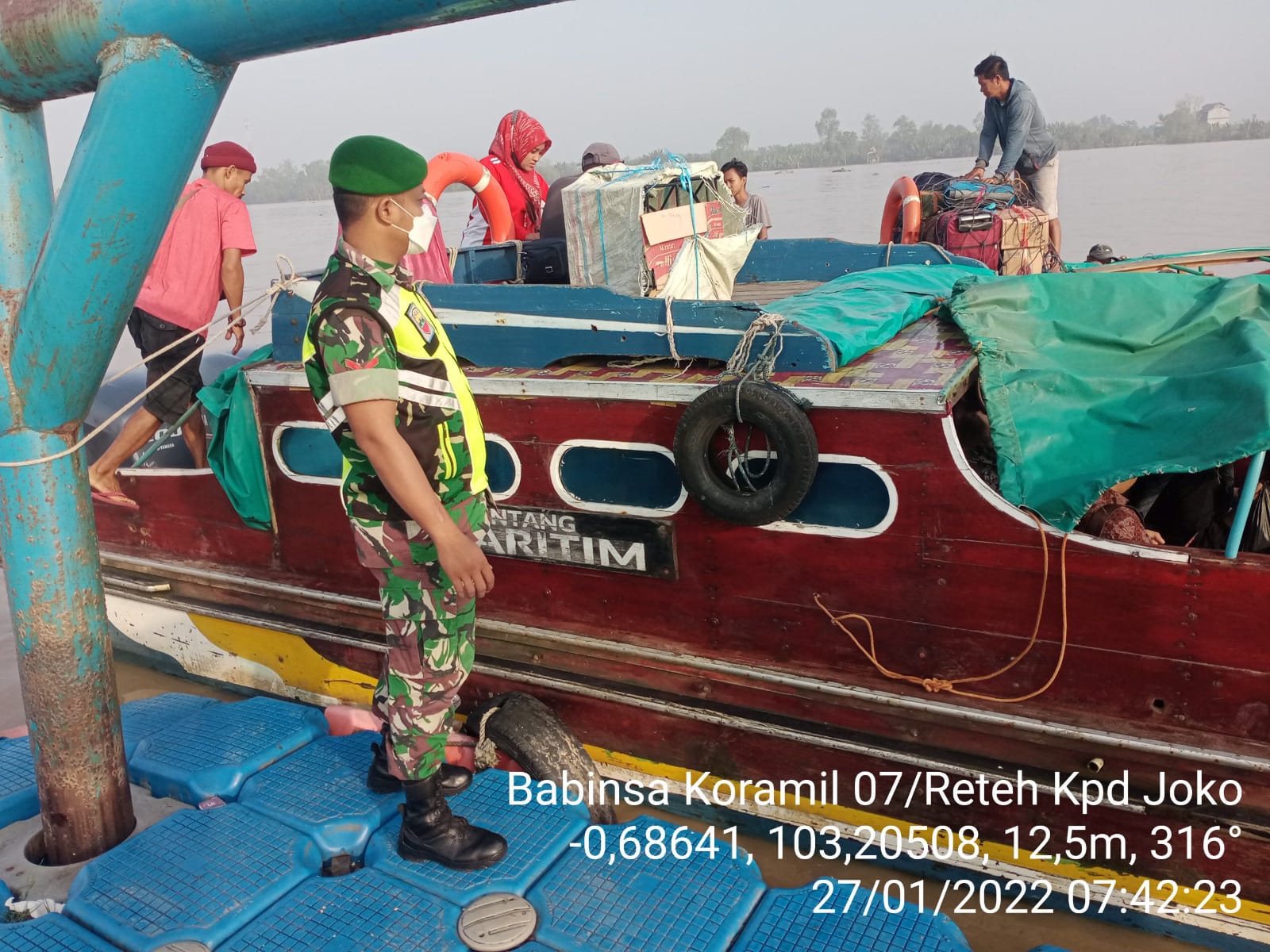 Terus Lakukan Pencegahan Covid-19, Babinsa Koramil 07/Reteh Tak Henti Berikan Himbauan