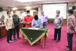 Banggar DPRD Provinsi Riau Melakukan Rapat Kerja Dengan TAPD Provinsi Riau Dalam Rangka Penyempurnaa