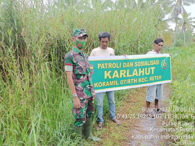 Babinsa Koramil 07/Reteh Ajak Warga Untuk Cegah Terjadinya Kebakaran Lahan dan Hutan