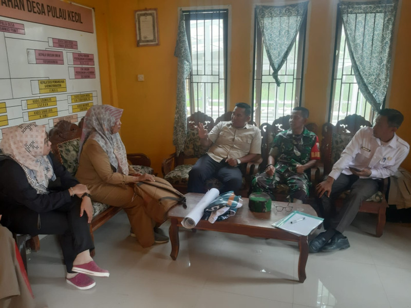 Melalui Komsos, Babinsa Koramil 07/Reteh Jalin Hubungan Baik Bersama Penyuluh Agama Kantor KUA