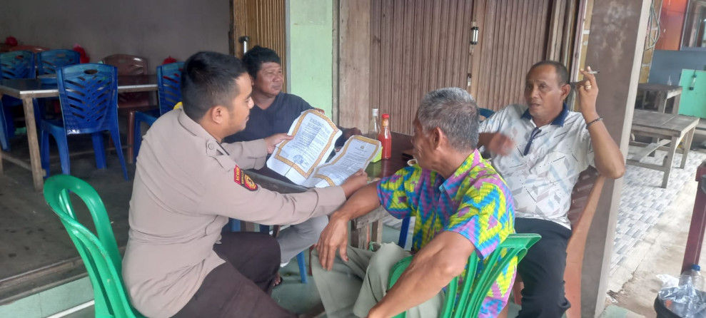 Bhabinkamtibmas Desa Gembira Brigadir Sebi Kurniawan Menghimbau Larangan Membakar Lahan dan Hutan