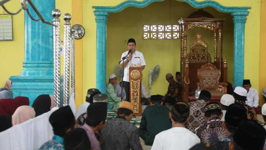 Hadiri Isra Mi'raj Desa Bekawan,  Ketua DPRD Inhil Sampaikan Hal Ini…