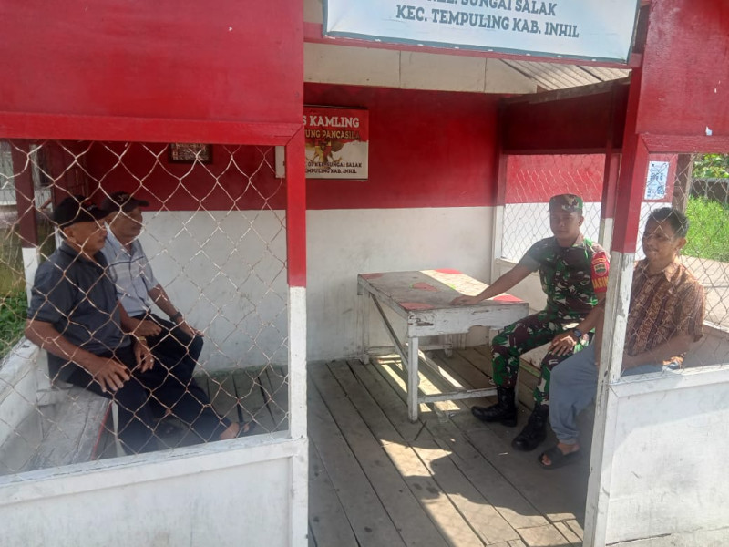 Komsos Dengan Mitra Karib, Babinsa Koramil 03/Tpl Sambangi Kampung Pancasila