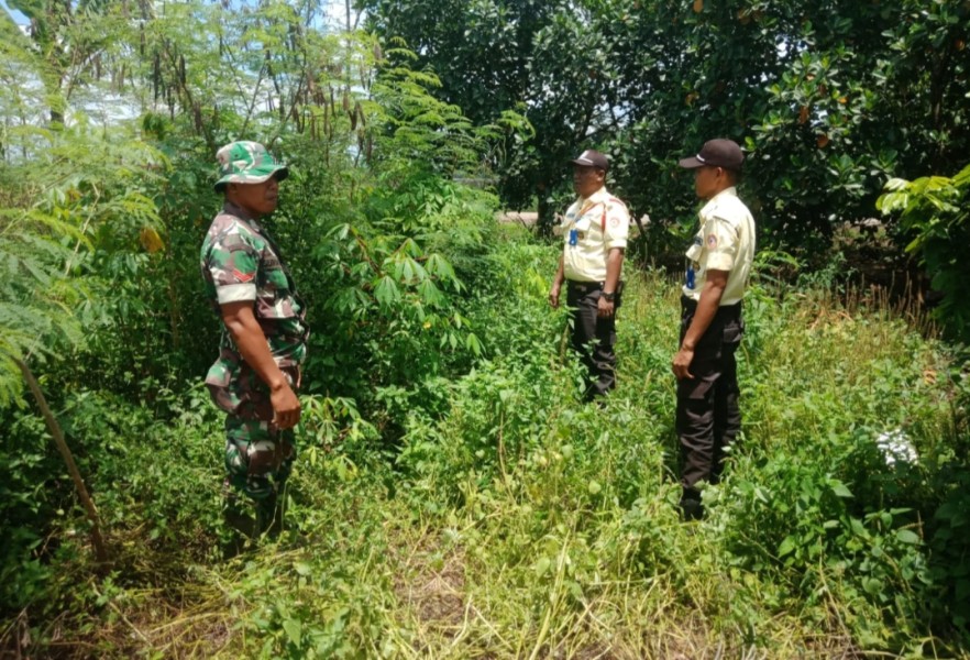 Babinsa Koramil 05/Gas Koptu Suryadi Bersama Masyarakat Laksanakan Patroli Tapal Batas Dan Himbawan Karlahut