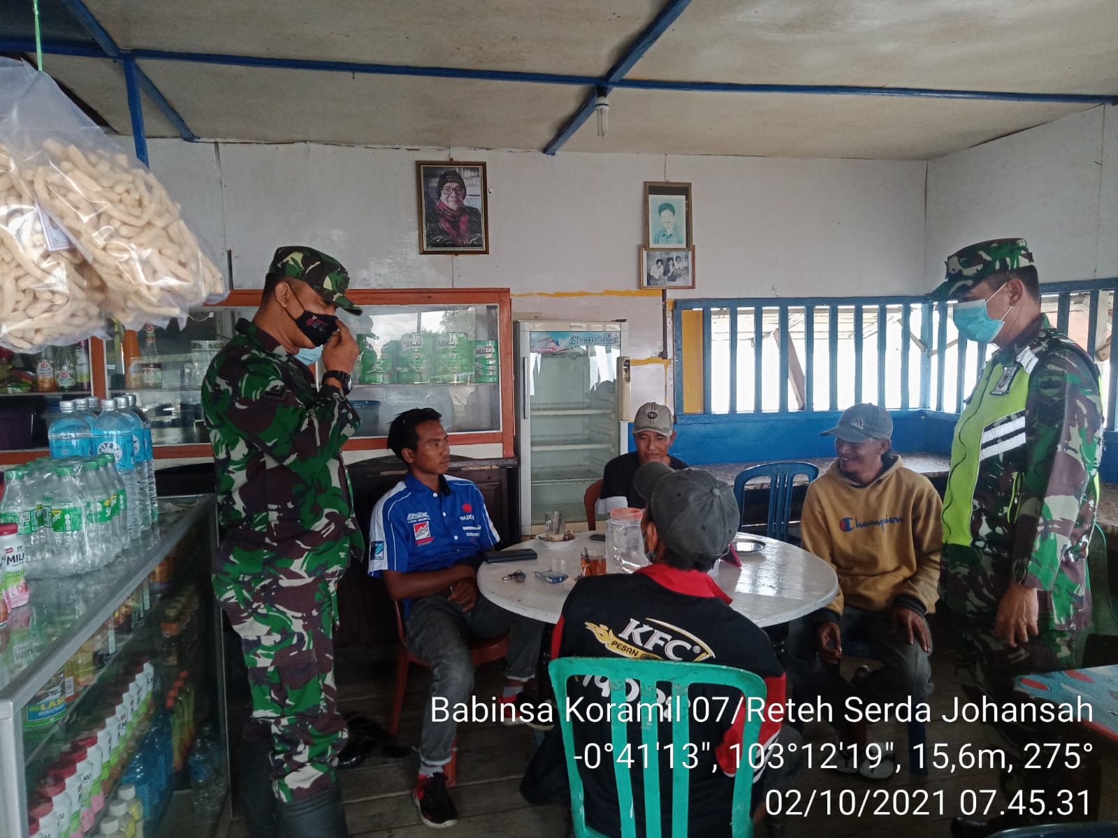 Masuk ke Warung Kopi, Koramil 07/Reteh dan Satgas Himbau Pengunjung Patuhi Protkes