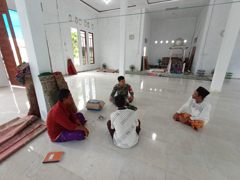 Babinsa Koramil 03/Tpl Komsos Dengan Toga di Wilayah Binaan     