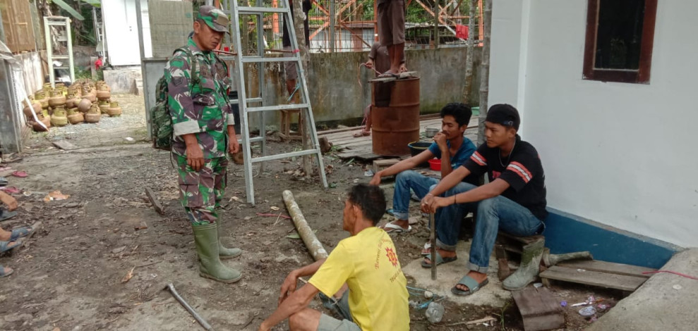 Komsos Babinsa di Desa Limo Manis: Meningkatkan Kerjasama dan Gotong Royong