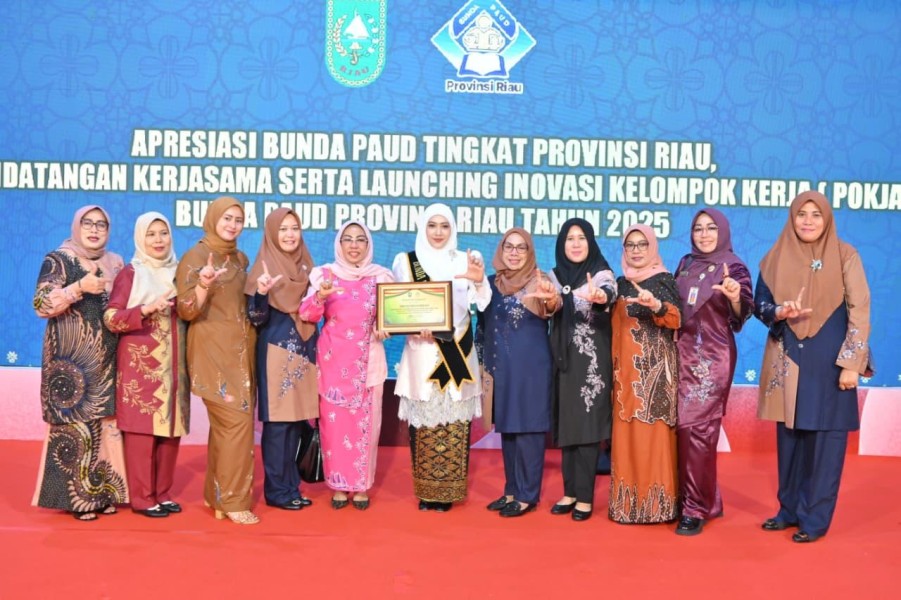 Rohil Raih Penghargaan Prestisius di Ajang Apresiasi Bunda PAUD Riau 2025 Rohil Raih Penghargaan Prestisius di Ajang Apresiasi Bunda PAUD Riau 2025
