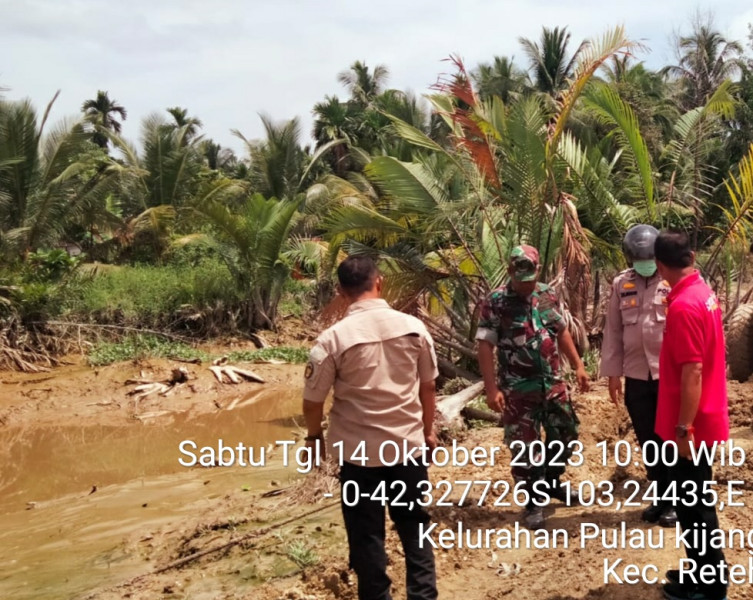 Babinsa Koramil 07/Reteh Ingatkan Warga Agar Terus Menjaga Lahan dan Hutan Demi Kenyamanan Bersama