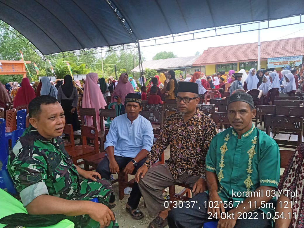 Komsos Babinsa 03/Tempuling Dengan Wali Murid di SDN 019 Sungai Gantang