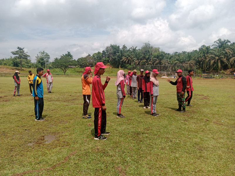 Danramil 09/Kemuning Dampingi Siswa/I Dalam Latihan Paskibraka