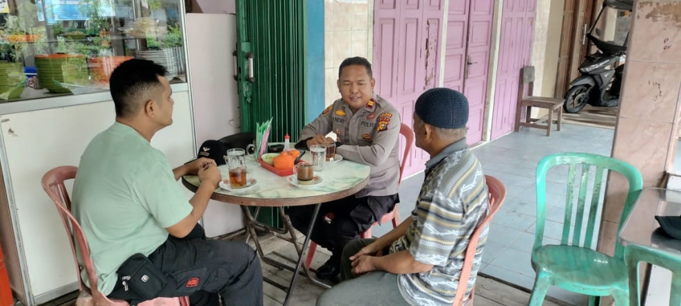 Manfaatkan Warung Kopi, Kapolsek Gaung Rangkul Seluruh Elemen Masyarakat Untuk Cooling System Pilkada Damai