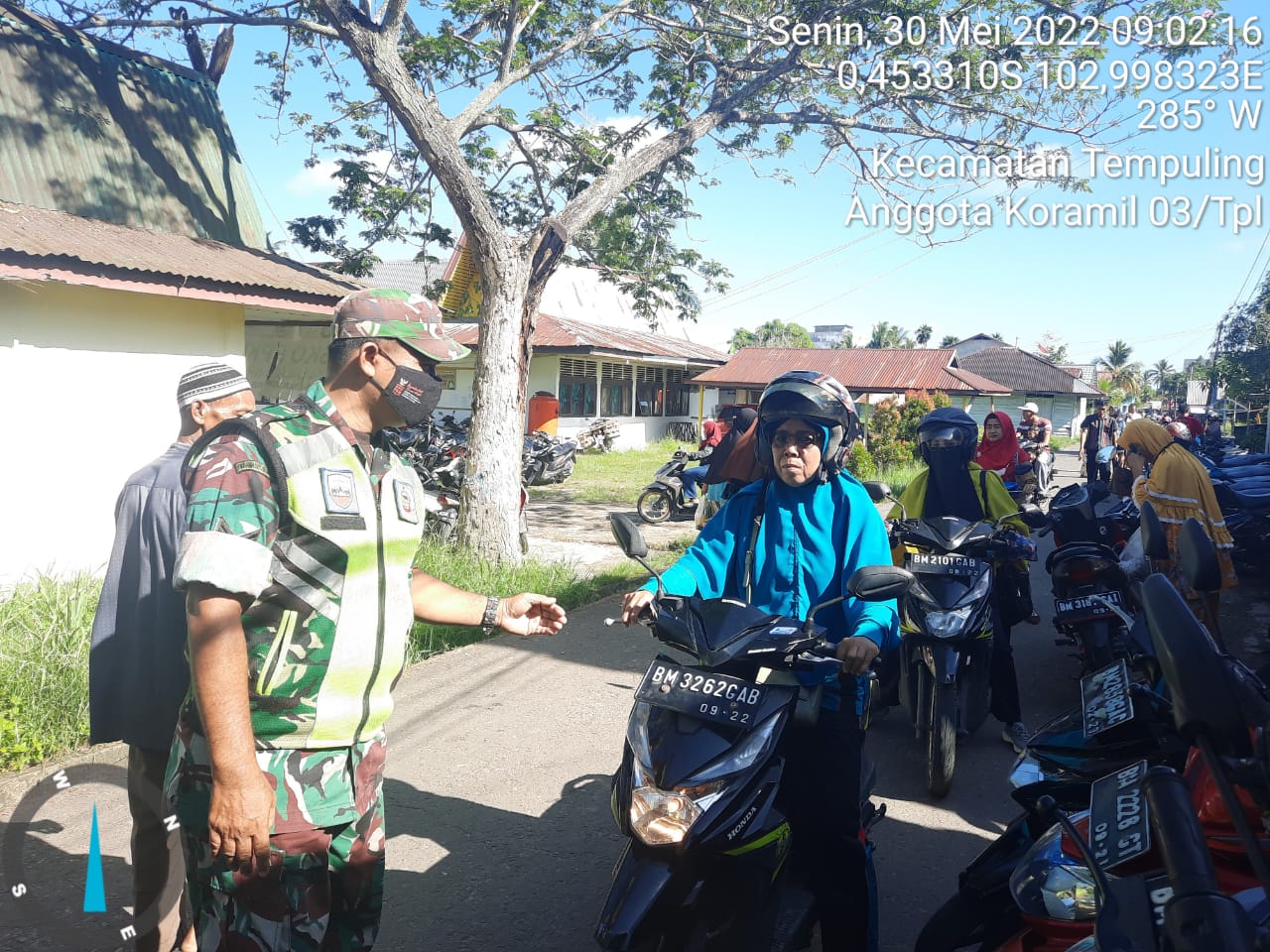 Babinsa 03/Tempuling Himbau Prokes Di Pasar Tradisional