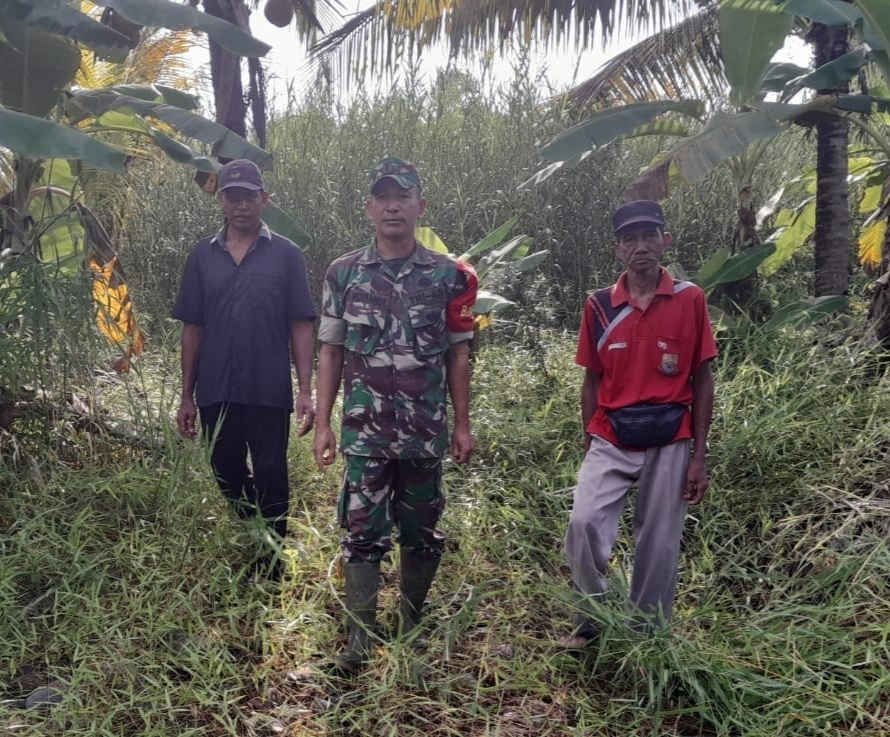 Babinsa Koramil 07/Reteh Adakan Patroli Rutin Karlahut