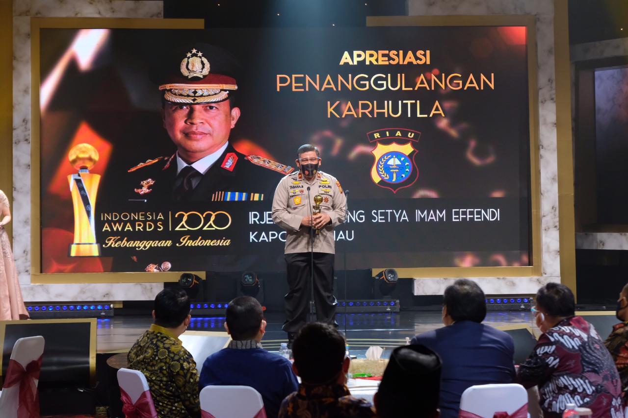 Sukses Tangani Karhutla, Kapolda Riau Terima Penghargaan Indonesia Award 2020