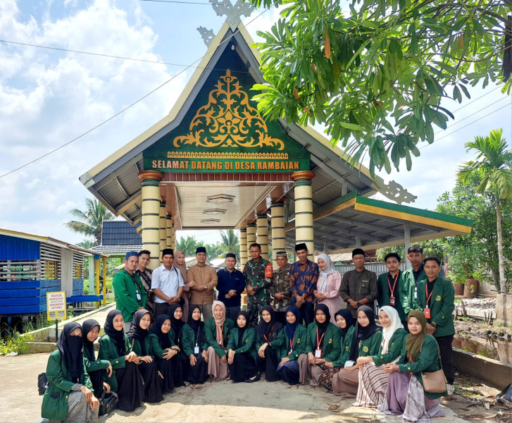 Babinsa 05/Gas Koptu Hudrizaroni Melakukan Komunikasi Sosial Bersama Adek Mahasiswa Kukerta Dan Aparatur Desa