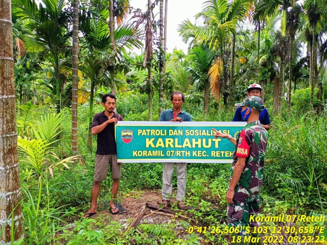 Bersama Masyarakat, Babinsa Koramil 07/Reteh Lakukan Patroli Rutin Cegah Karlahut 