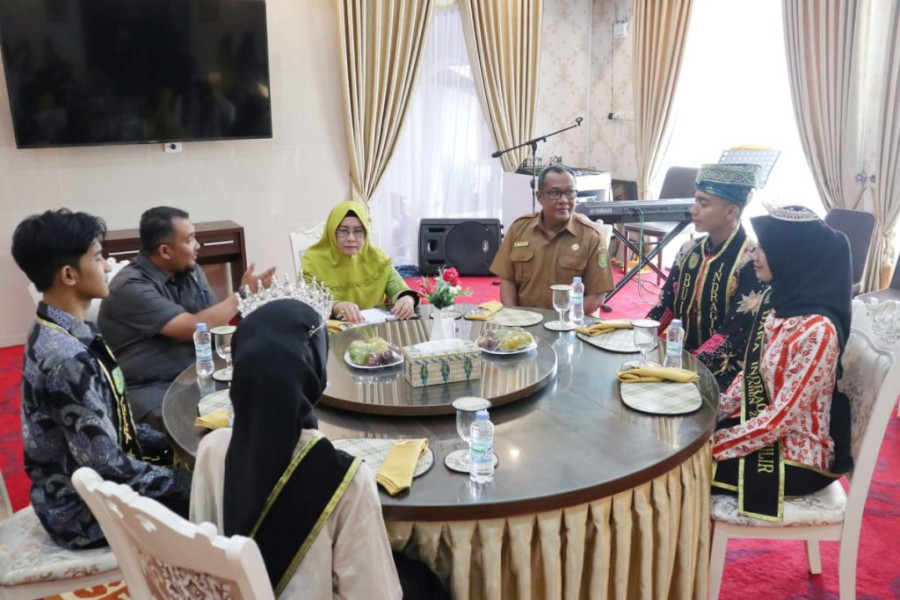 Ketua TP PKK Hj. Zulaikhah Wardan Terima Kunjungan Silahturahmi Finalis Bujang Dara Inhil 2023