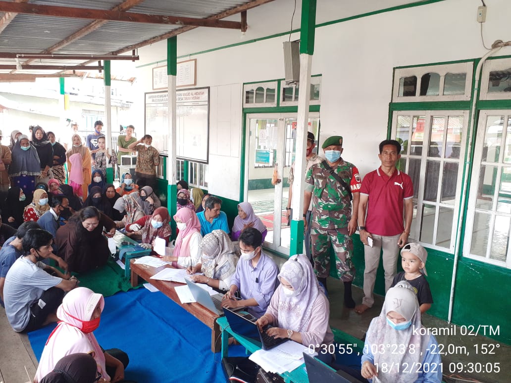 Sertu P Siregar Ikut Serta Percepat Vaksinasi di Desa Binaan