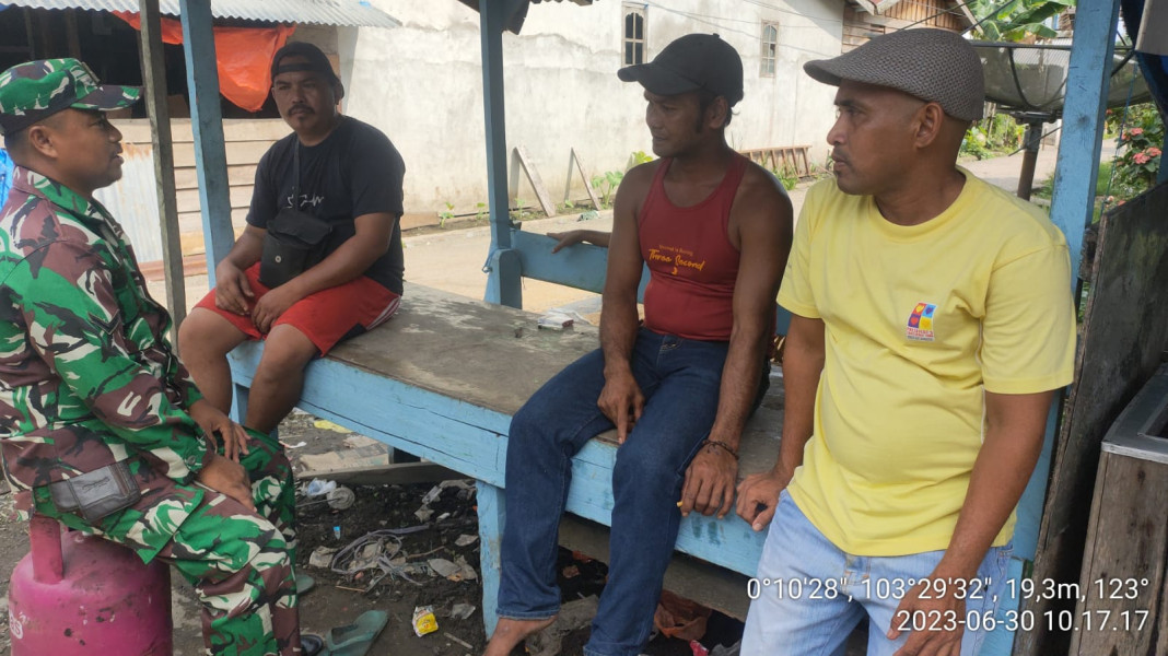 Babinsa Koramil 10/Pelangiran Harap Jaga Keamanan Lingkungan dan Pendatang Baru Masuk di Wilayah
