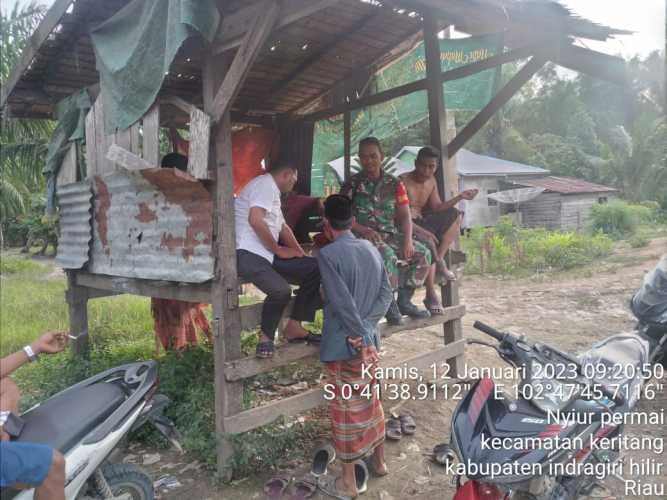 Jalin Hubungan Baik Melalui Komsos Babinsa Koramil 09/Kemuning