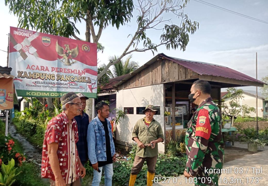 Komsos di Kampung Pancasila ,Babinsa Koramil 03/Tempuling Serka Faisal Tanamkan Nilai-nilai Luhur Pancasila