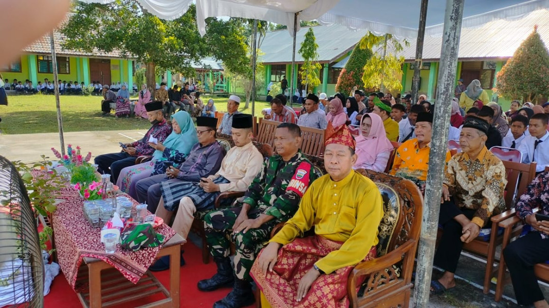 Babinsa Koramil 03/Tempuling Hadiri Perpisahan Siswa/i SMPN 3 Tempuling