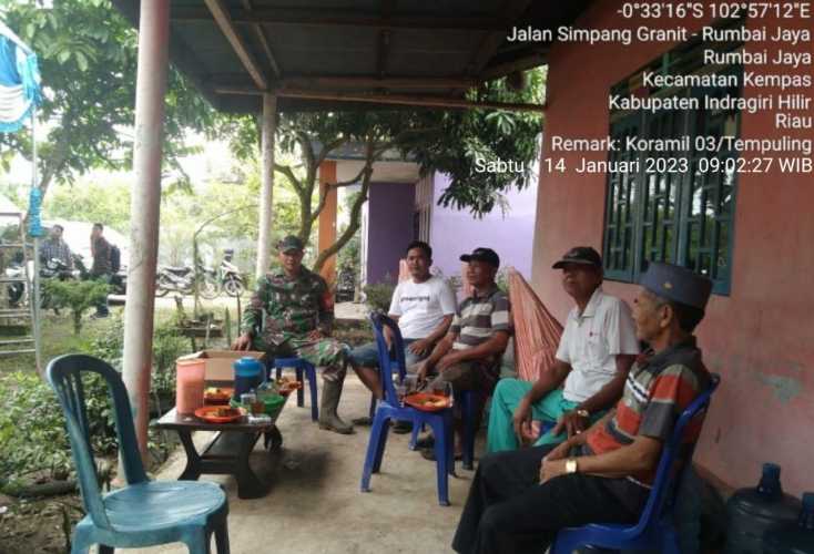 Kuatkan Kemanunggalan TNI-Rakyat, Babinsa 03/Tpl Komsos Dikampung Pancasila