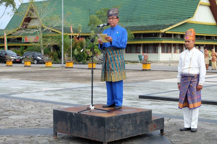 Bupati Wardan Pimpin Upacara Pencanangan Penguatan Muatan Lokal Budaya Melayu