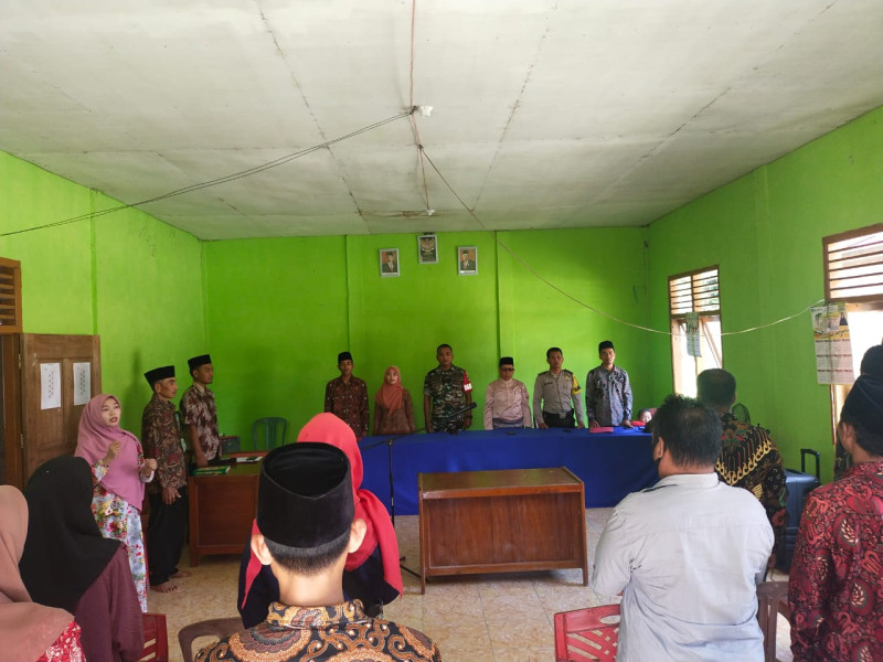 Danramil 09/Kemuning Dampingi Pelantikan Panitia Pemilihan Kepala Desa