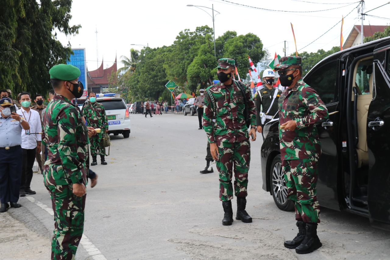 Dandim 0309/Solok Terima Kunjungan Pangdam I/BB Tinjau Vaksinasi dan Isolasi Terpusat