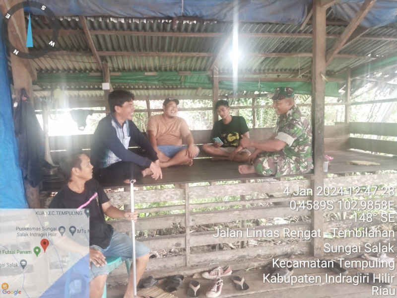 Jaga Kondusifitas Wilayah, Babinsa 03/Tpl Ajak Pemuda Sukseskan Pemilu 2024